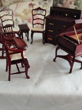 Miniature Mahogany Dollhouse Piano & Chair Set - Brown